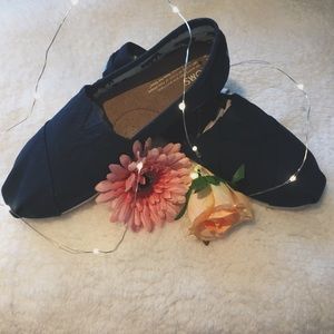 BRAND NEW navy Toms